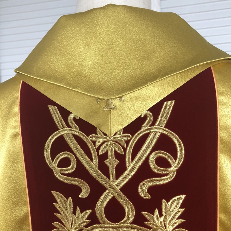 Gold satin Chasuble Gold satin Chasuble