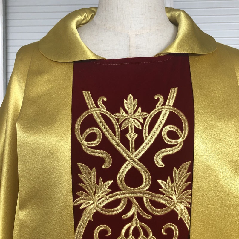 Gold satin Chasuble Gold satin Chasuble