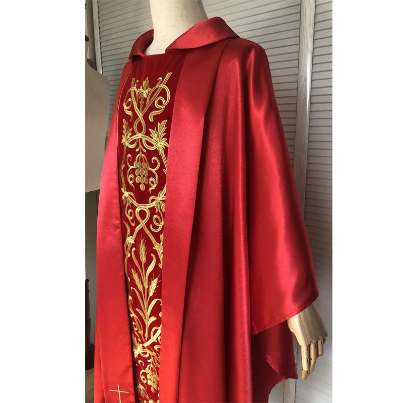 Red satin Chasuble Red satin Chasuble